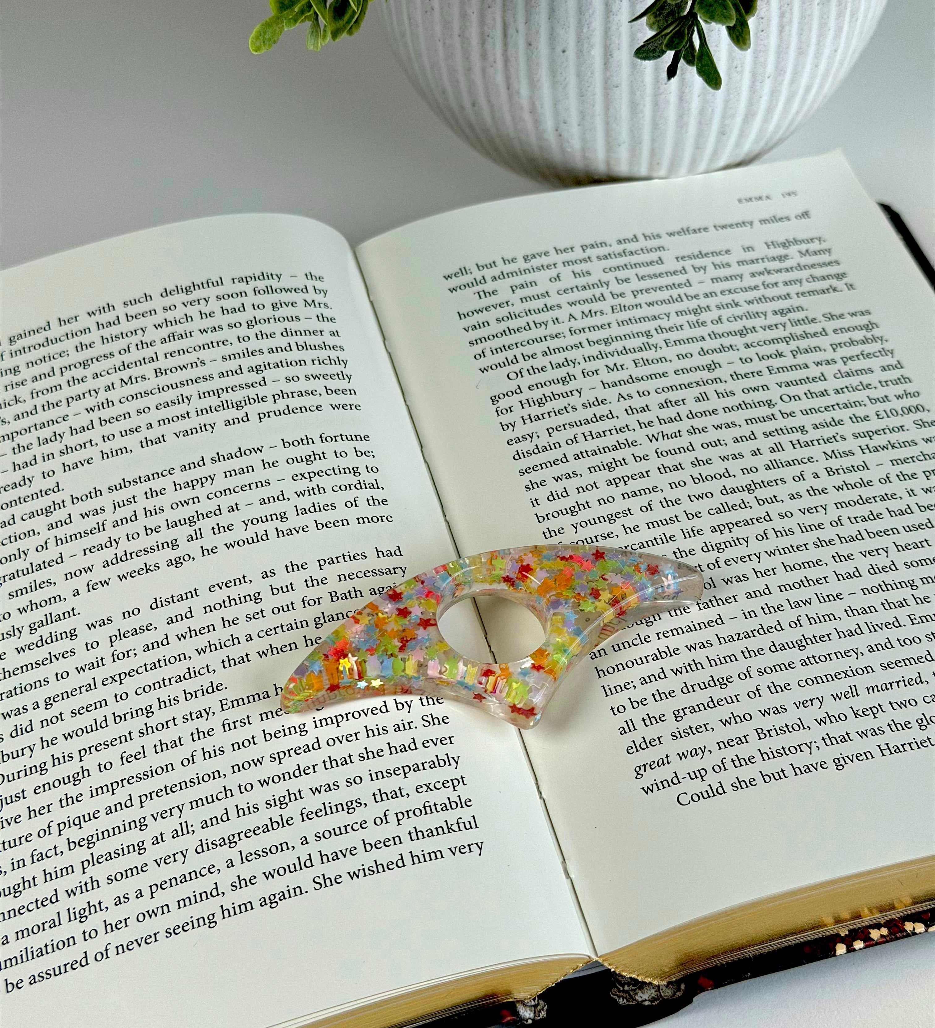 Glitter Thumb Book Page Holder