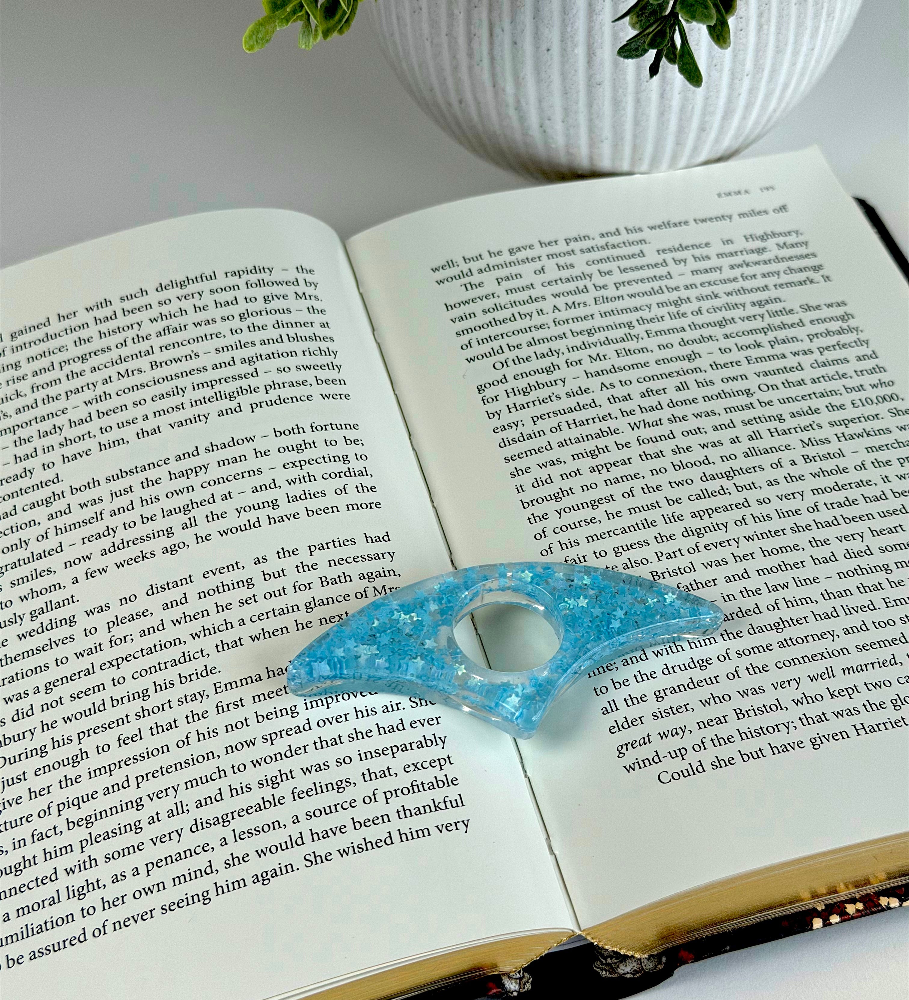 Glitter Thumb Book Page Holder