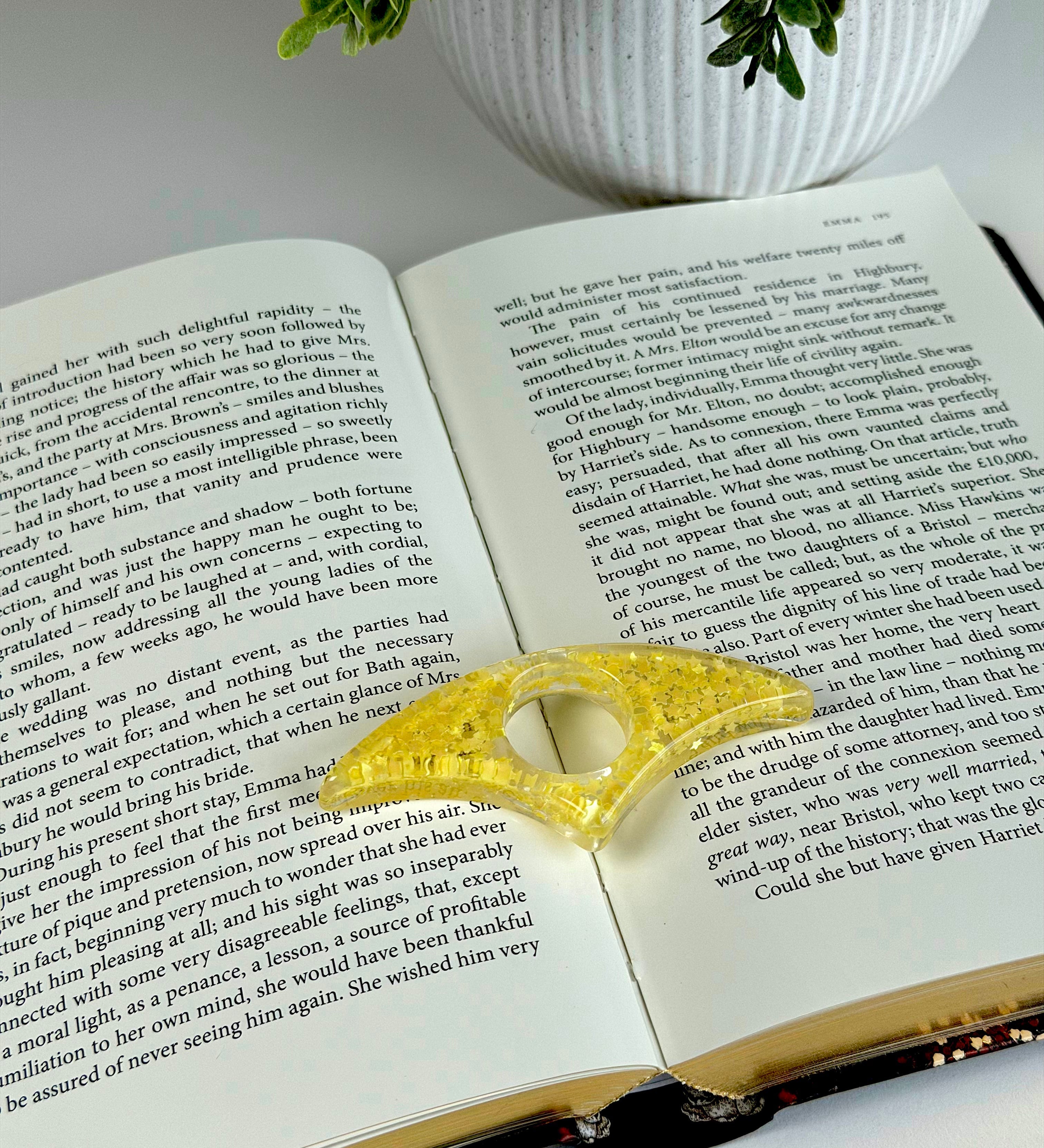 Glitter Thumb Book Page Holder